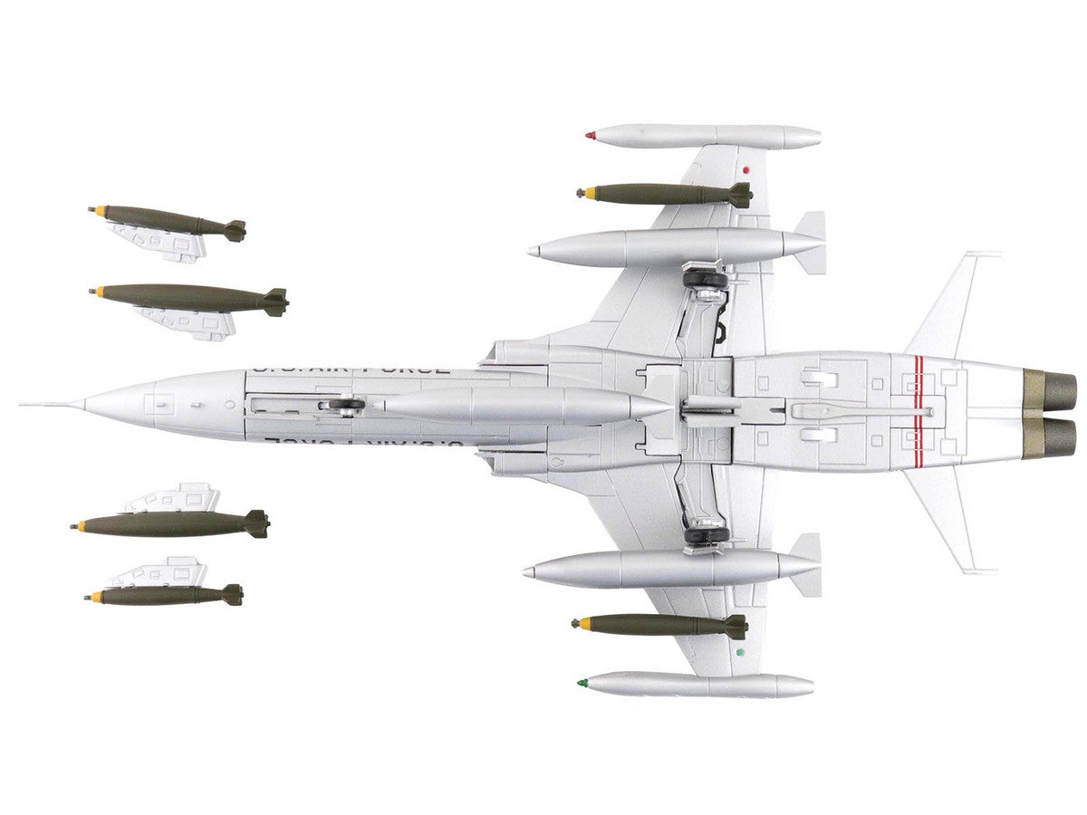 Northrop F-5A Freedom Fighter Aircraft "38381" (1960s) United States Air Force "Air Power Series" 1/72 Diecast Model by Hobby Master-1