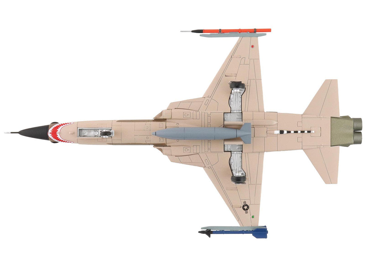 Northrop F-5N Tiger II Aircraft "Red 117 761533 Adversary Fighter VFC-111 Sundowners" United States Navy "Air Power Series" 1/72 Diecast Model by Hobby Master-1