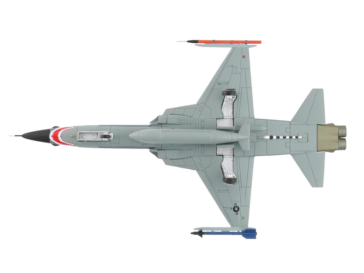 Northrop F-5N Tiger II Aircraft "Red 117 761533 Adversary Fighter VFC-111 Sundowners" (2017) United States Navy "Air Power Series" 1/72 Diecast Model by Hobby Master-3