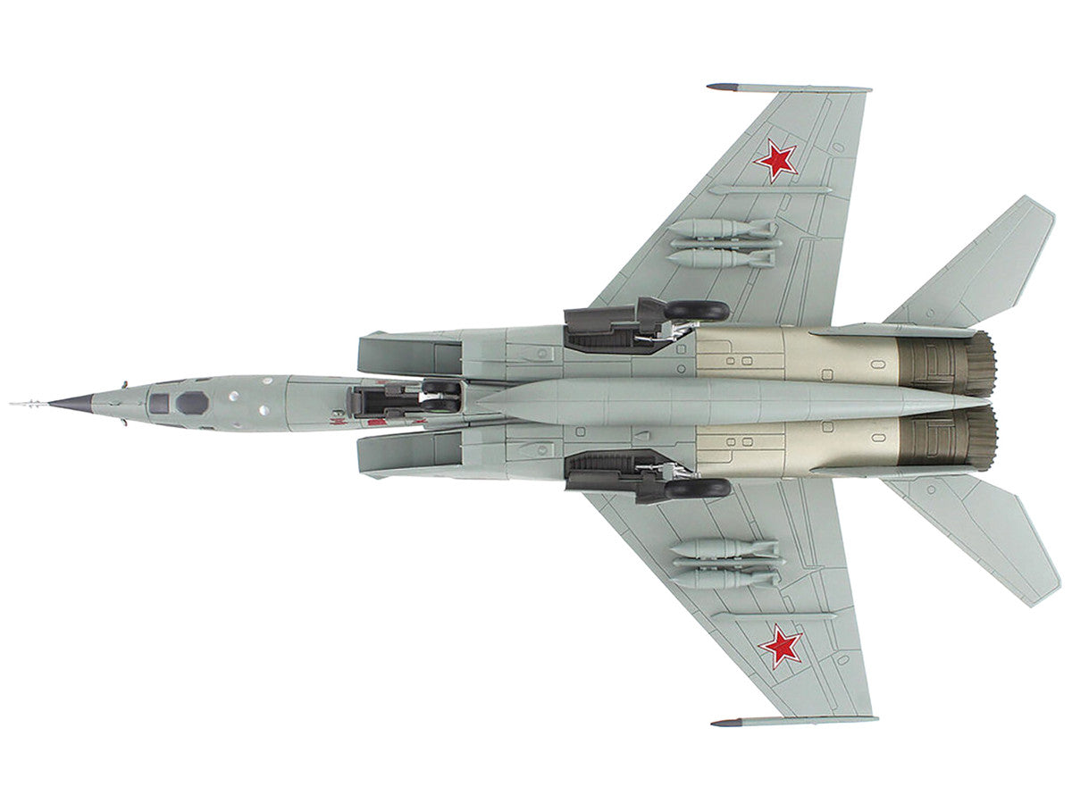 Mikoyan-Gurevich MiG-25RBT Aircraft "Red 46 47th Guards Reconnaissance Aviation Regiment 2nd Squadron" (2001) Russian Air Force "Air Power Series" 1/72 Diecast Model by Hobby Master-1
