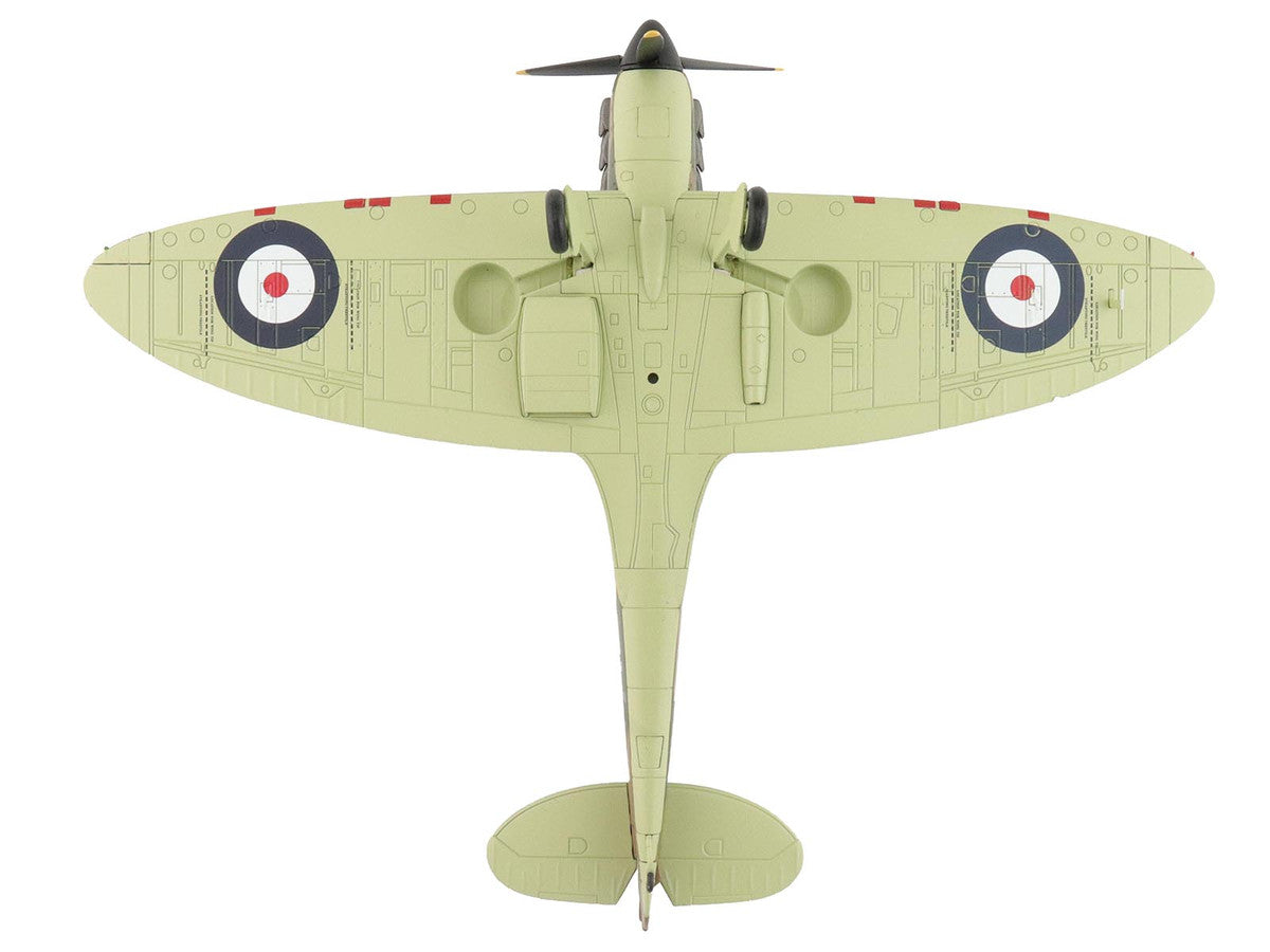 Supermarine Spitfire Mk.1a Fighter Aircraft "X4009 Flight Lieutenant P.C. Hughes" (1940) British Royal Air Force "Air Power Series" 1/48 Diecast Model by Hobby Master-1