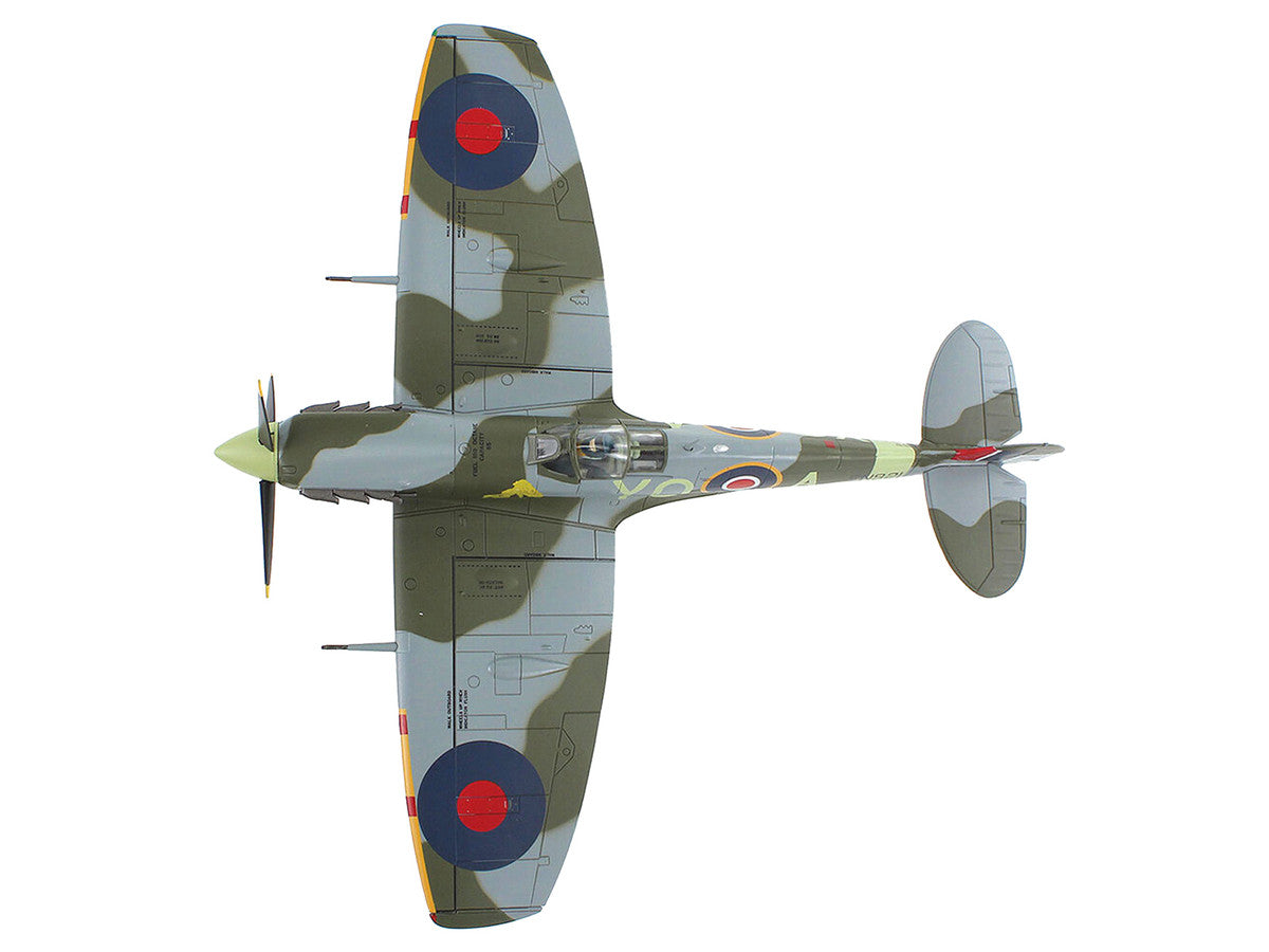 Supermarine Spitfire Mk Vb Fighter Aircraft "EN921 Flying Officer Jack Sheppard No. 401 Squadron" (1943) Royal Canadian Air Force "Air Power Series" 1/48 Diecast Model by Hobby Master-1