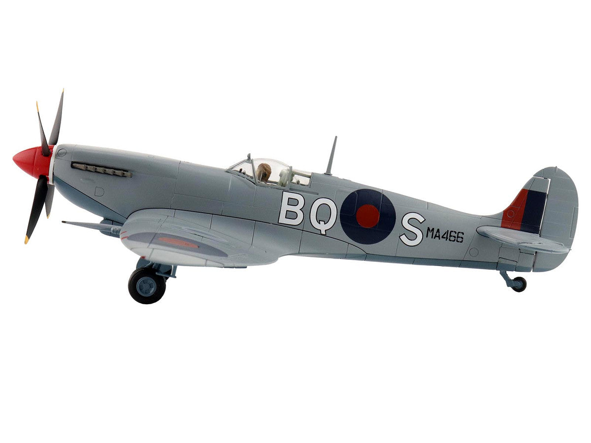 Supermarine Spitfire Mk IXc Fighter Aircraft "MA466 BQ-S No. 451 Squadron Corsica" (1944) Royal Australian Air Force "Air Power Series" 1/48 Diecast Model by Hobby Master-1