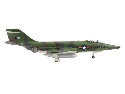 McDonnell RF-101A Voodoo Fighter Aircraft "54-1512 363rd Tactical Reconnaissance Wing Udorn Royal Thai Air Force Base" (1965) United States Air Force "Air Power Series" 1/72 Diecast Model by Hobby Master-1