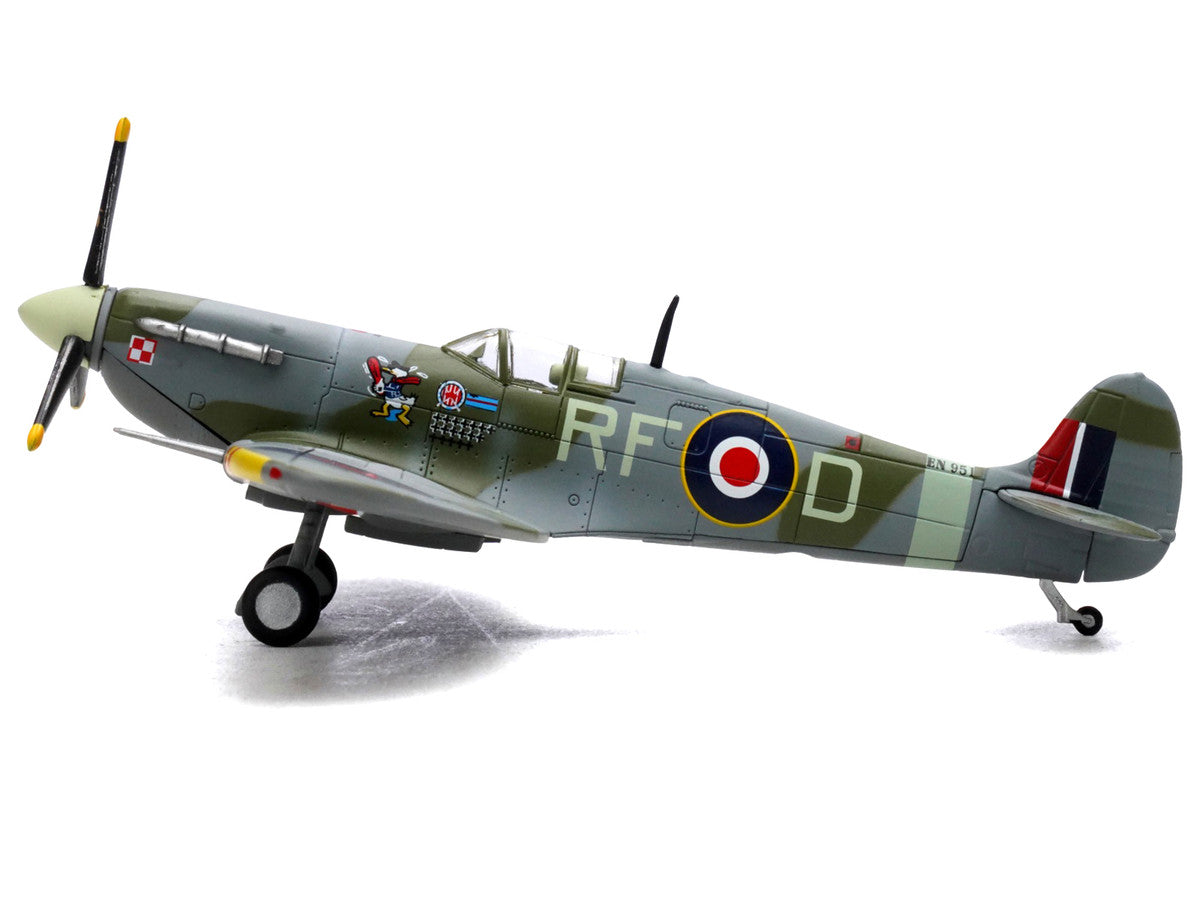 Supermarine Spitfire Mk Vb Fighter Aircraft "EN951 Ace Jan Zumbach No. 303 Polish Kosciuszko Squadron" (1943) Royal Air Force 1/72 Diecast Model by Legion Legion