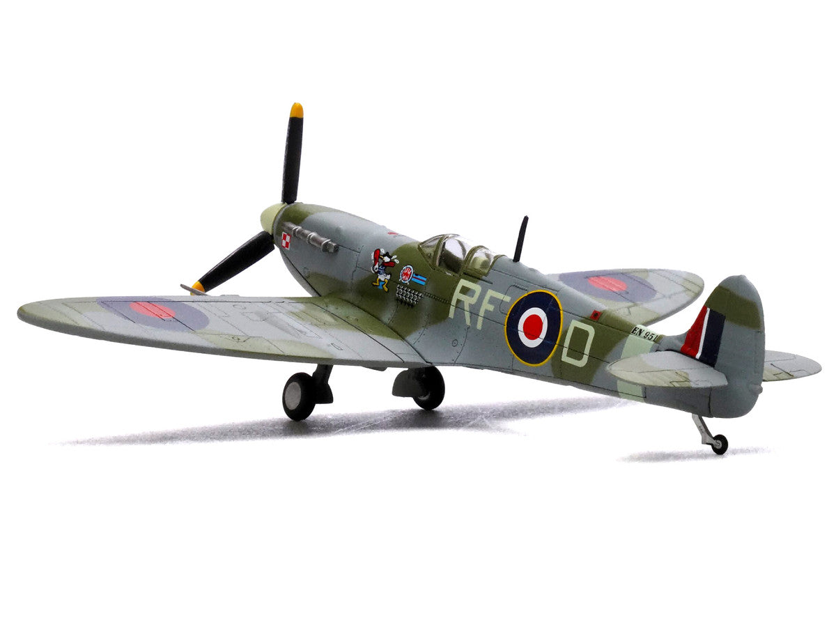 Supermarine Spitfire Mk Vb Fighter Aircraft "EN951 Ace Jan Zumbach No. 303 Polish Kosciuszko Squadron" (1943) Royal Air Force 1/72 Diecast Model by Legion Legion