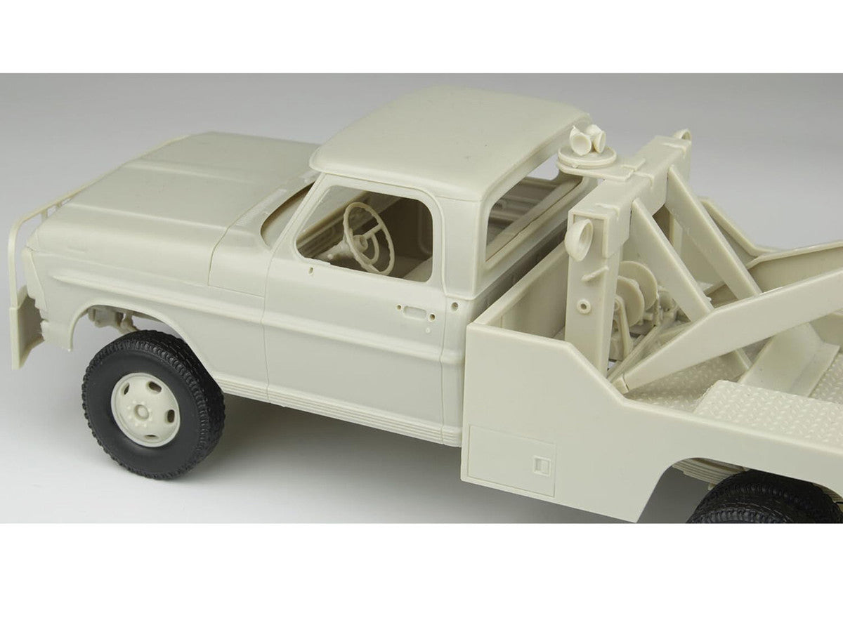 Skill 3 Model Kit 1972 Ford F-350 4x4 Tow Truck High Side Version 1/25 Scale Model by Moebius-2