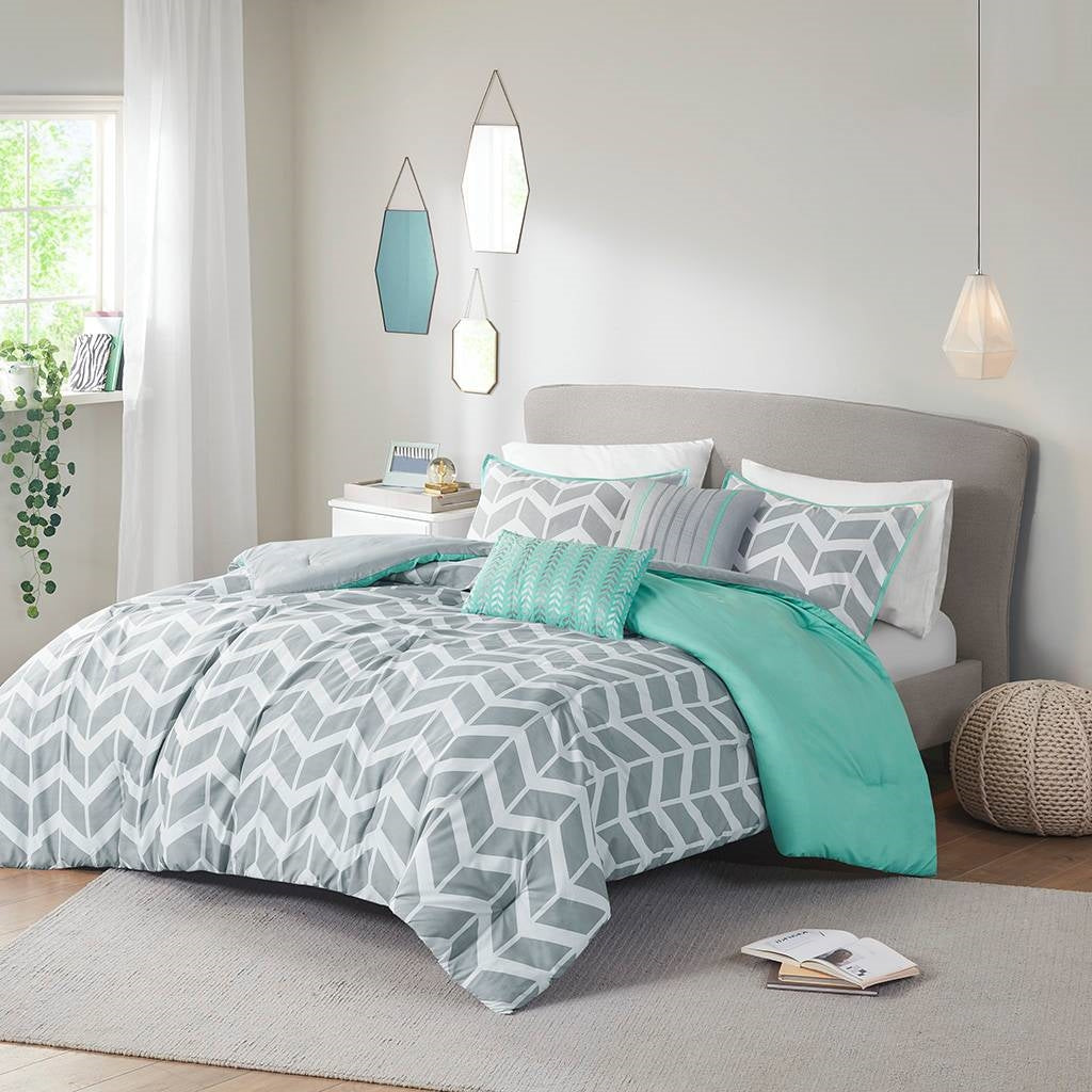 Full/Queen Reversible Comforter Set with Grey White Aqua Teal Chevron Pattern HomePacific