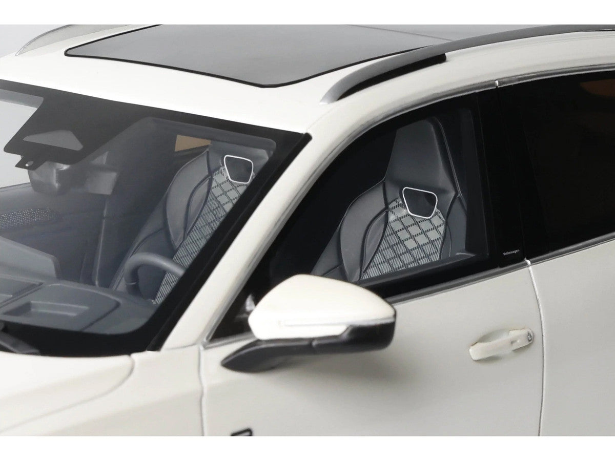 2024 Volkswagen Tiguan E Tsi R-Line Oryx White Pearl Limited Edition to 999 pieces Worldwide 1/18 Model Car by Otto Mobile Otto Mobile