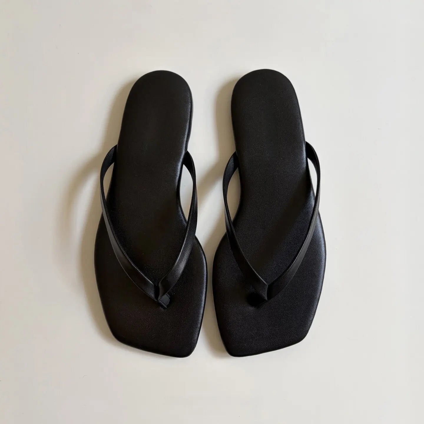 new Spring/summer/women pu slippers beach sandals outdoor wild fashion ladies square head flip flops LadyShow.Store