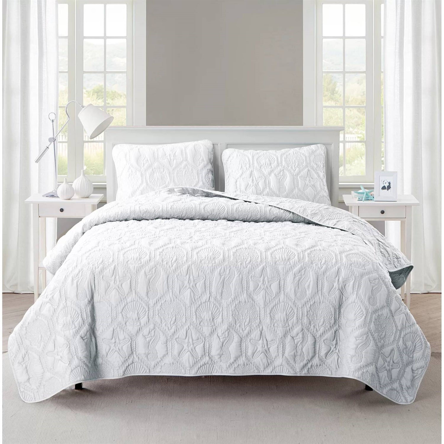 Queen size Coastal Beach Seashells Starfish Sea Horse White 3-Piece Quilt Set FastFurnishings