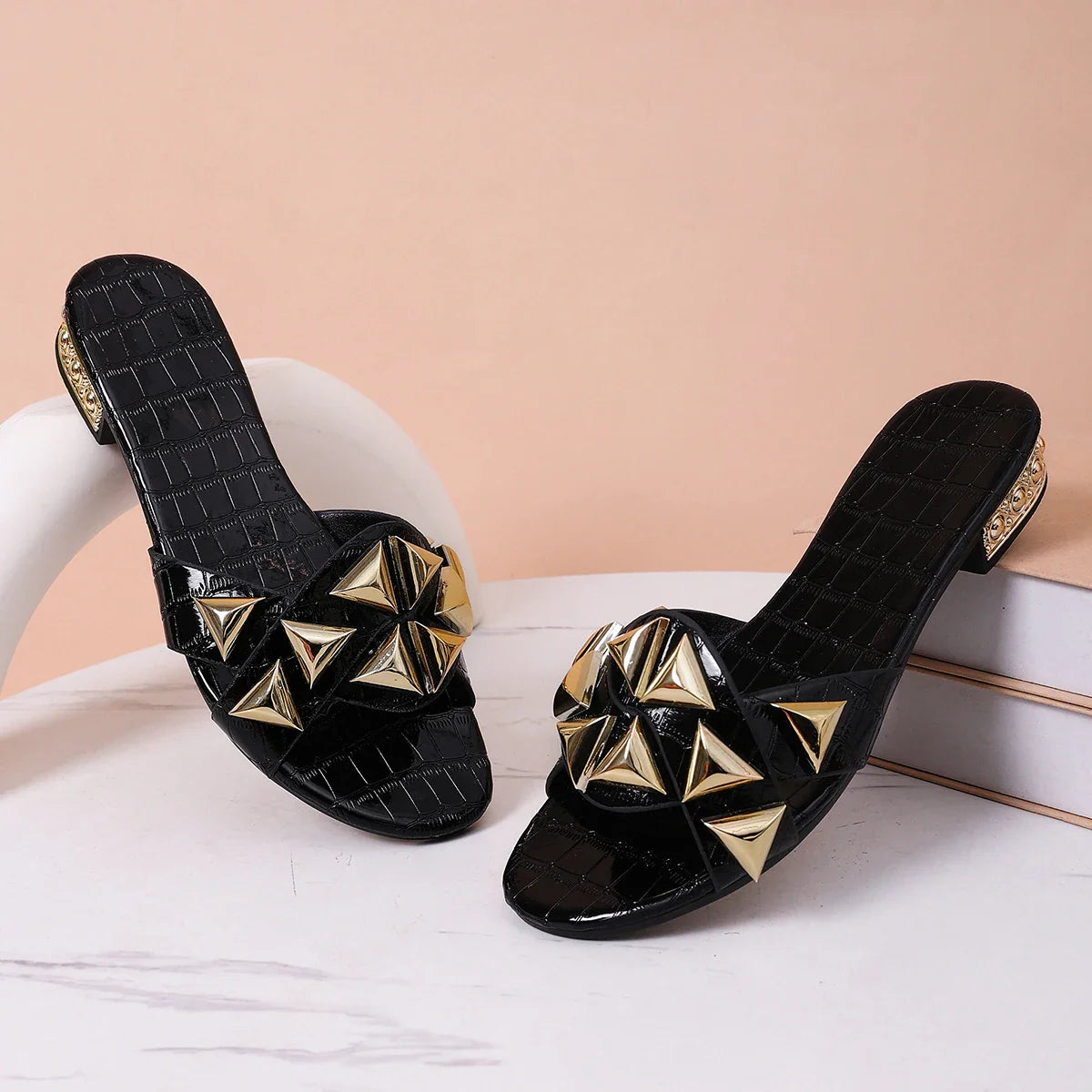 Summer Women Shoes Ladies Flip Flops Designer Outside Female Slippers Summer New Luxury Sandals Fashion Walking Open Toe Slides LadyShow.Store
