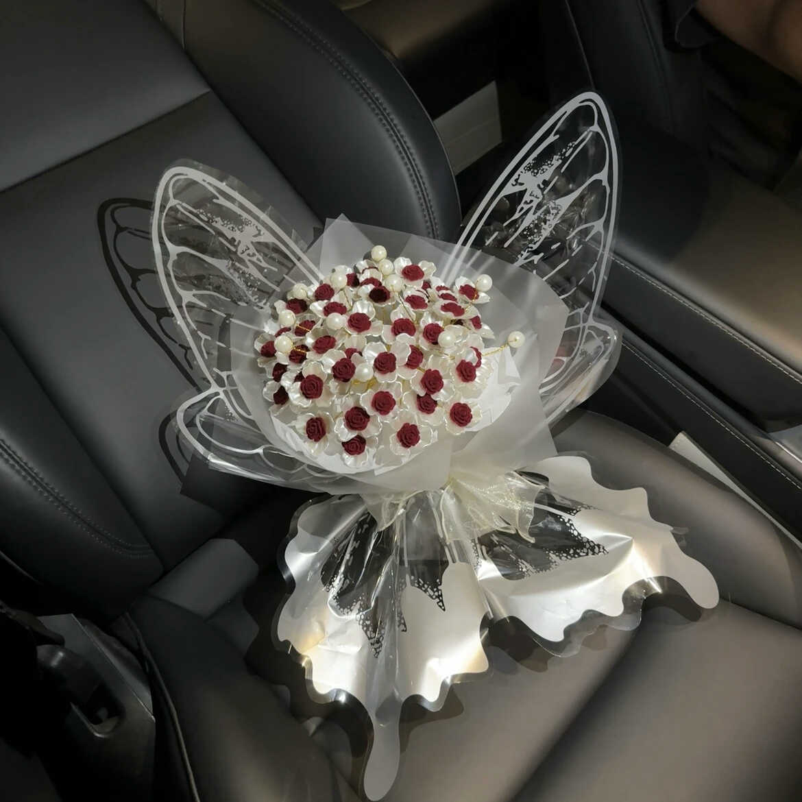 Dreamy Butterfly Rose Hand Bouquetperfect Rose Arrangement For Valentines Day Ideal As A Gift For Your Girlfriend Or Bestie CJD