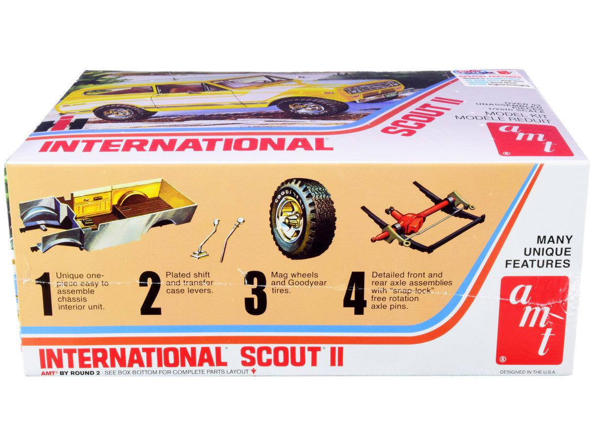 Skill 2 Model Kit IH International Harvester Scout II 1/25 Scale Model by AMT AMT