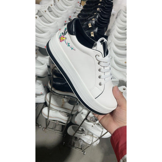 Women's Embroidered Flower Low Top Round Toe Flat Shoes LadyShow.Store