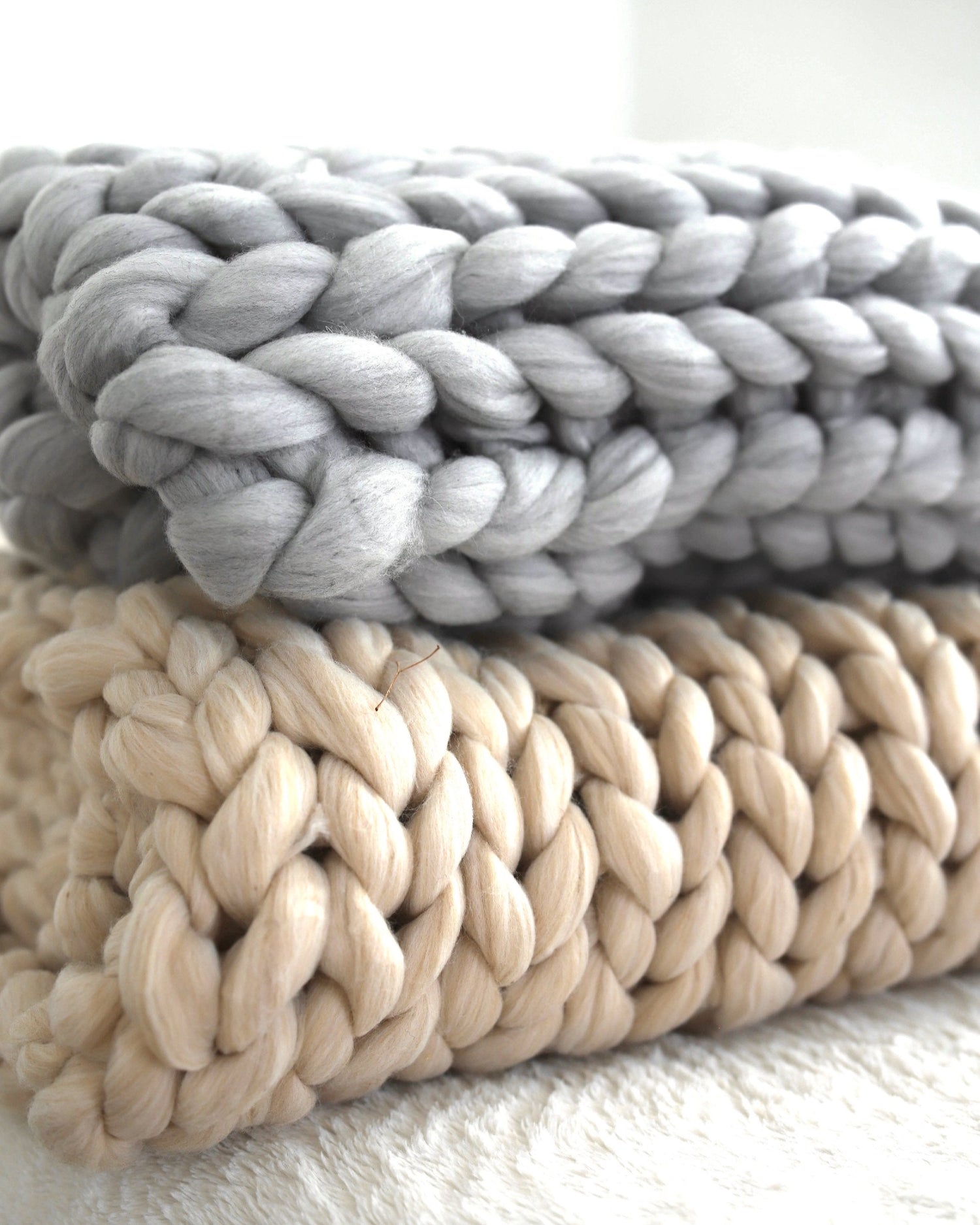 PREMIUM HAND-CRAFTED COLOSSAL CHUNKY KNIT THROW (50"x70") (Inches) Apricot Aether