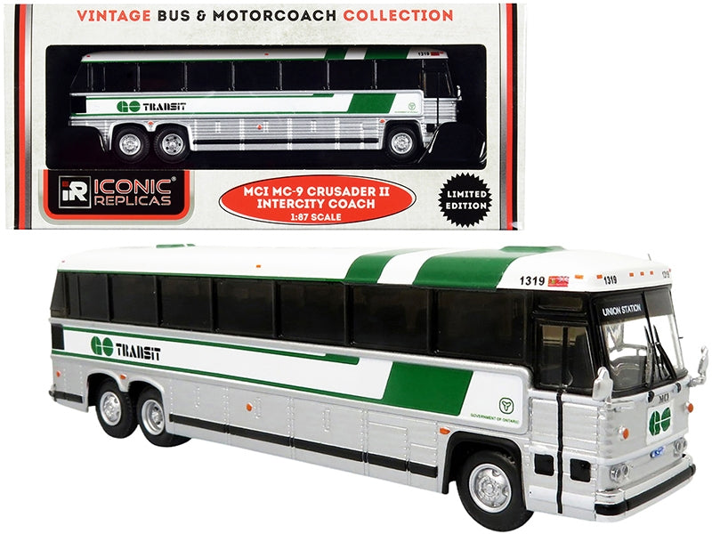 1980 MCI MC-9 Crusader II Intercity Coach Bus "Union Station" Toronto (Ontario, Canada) "GO Transit" "Vintage Bus & Motorcoach Collection" 1/87 (HO) Diecast Model by Iconic Replicas