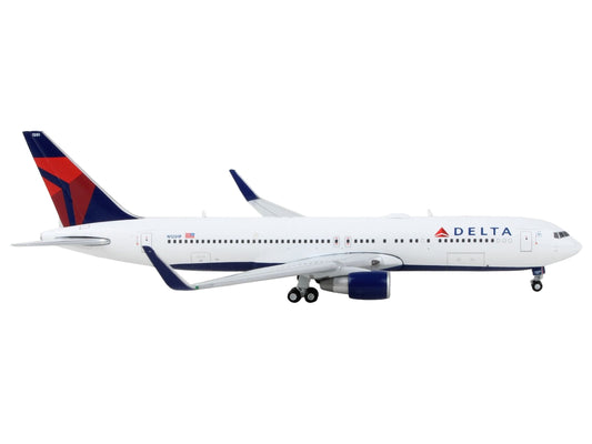 Boeing 767-300ER Commercial Aircraft "Delta Airlines" White with Blue and Red Tail 1/400 Diecast Model Airplane by GeminiJets