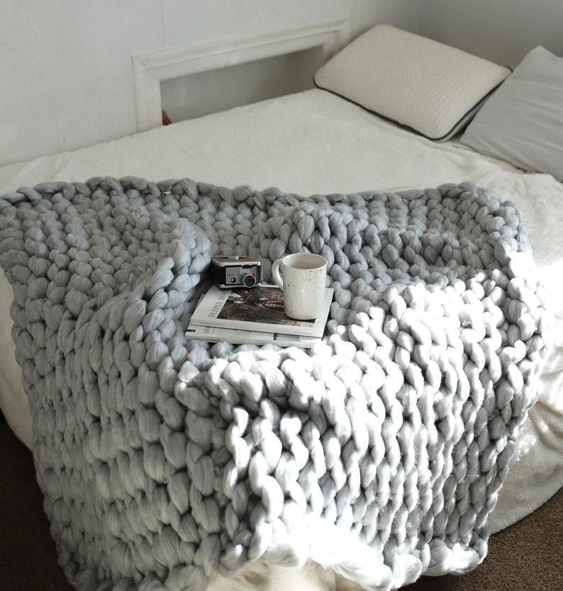 PREMIUM HAND-CRAFTED COLOSSAL CHUNKY KNIT THROW (50"x70") (Inches)